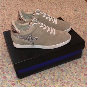 NWOT star design sneakers!